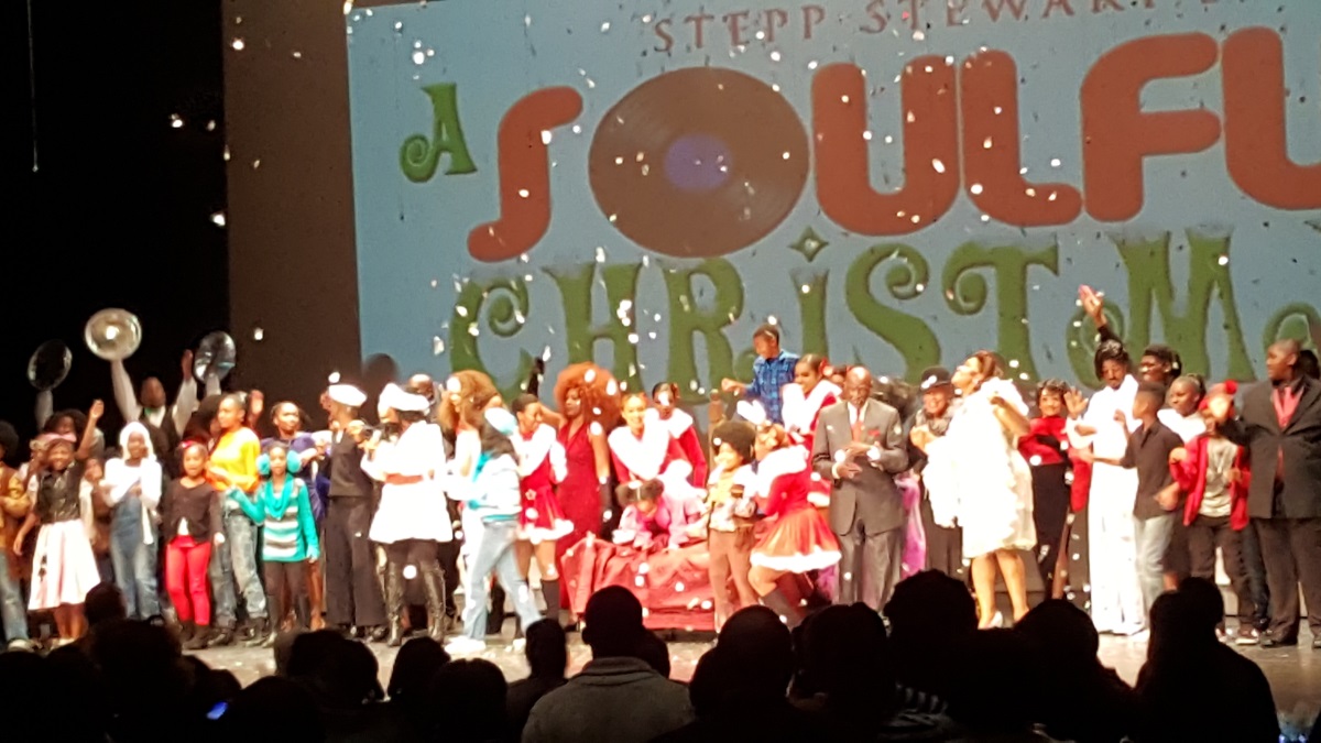 Stepp Stewart And The Chocolettes Put On ‘A Soulful Christmas’ WABE