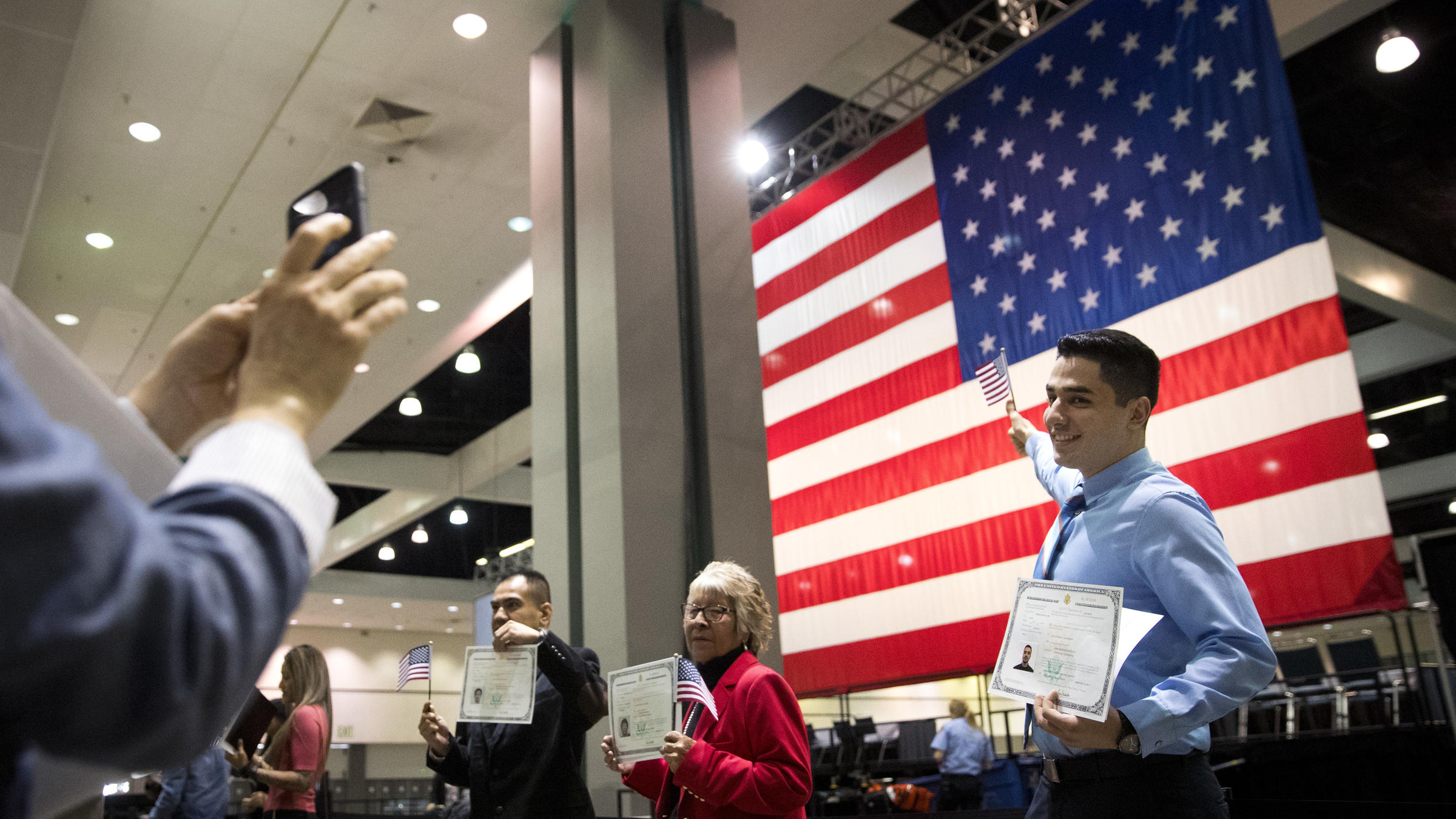 Us citizen. Переезд в Америку. Иммиграция в США. Гражданин США. Американские граждане.