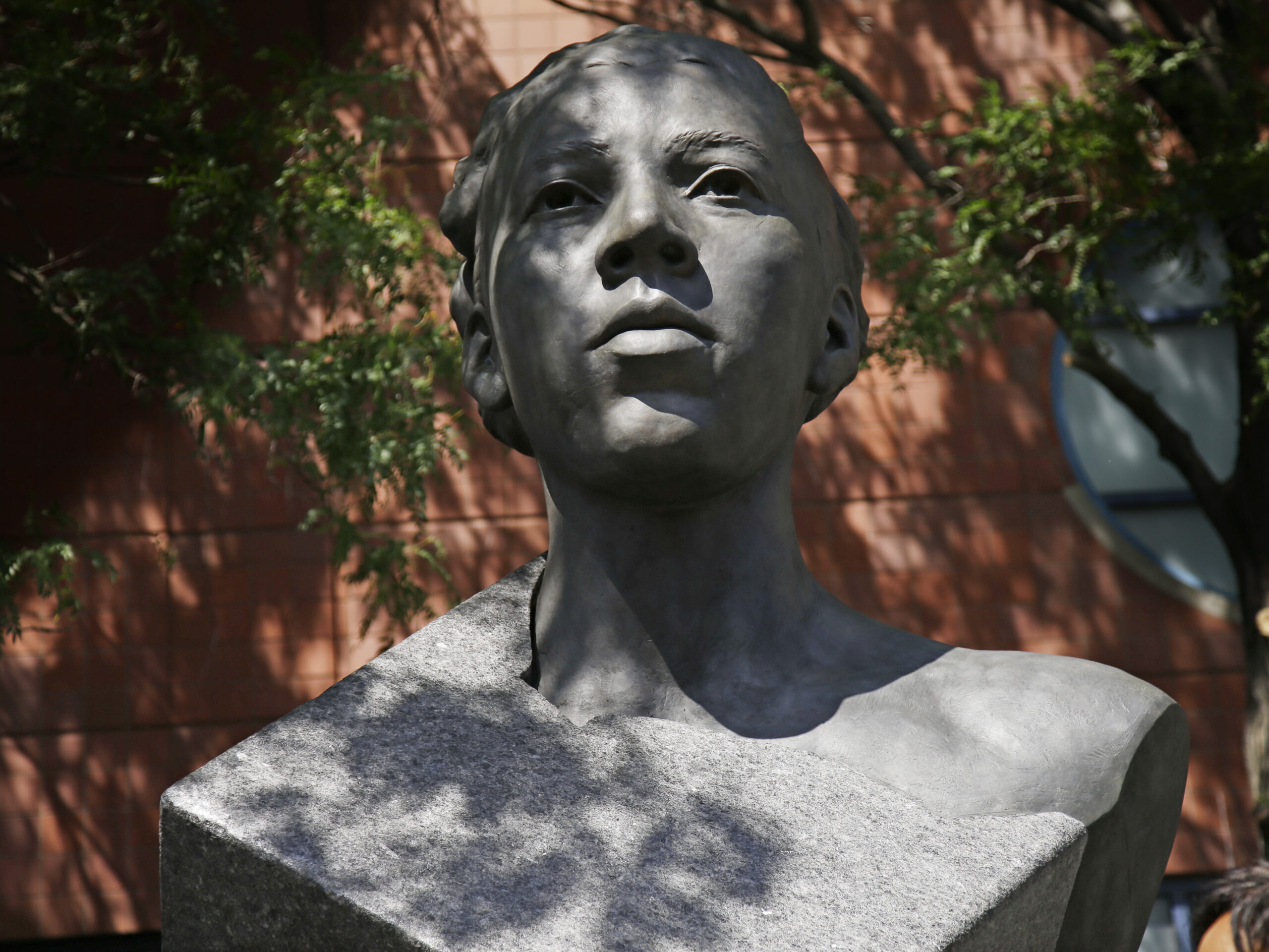 New Statue At U S Open Honors African American Tennis Pioneer Althea Gibson Wabe