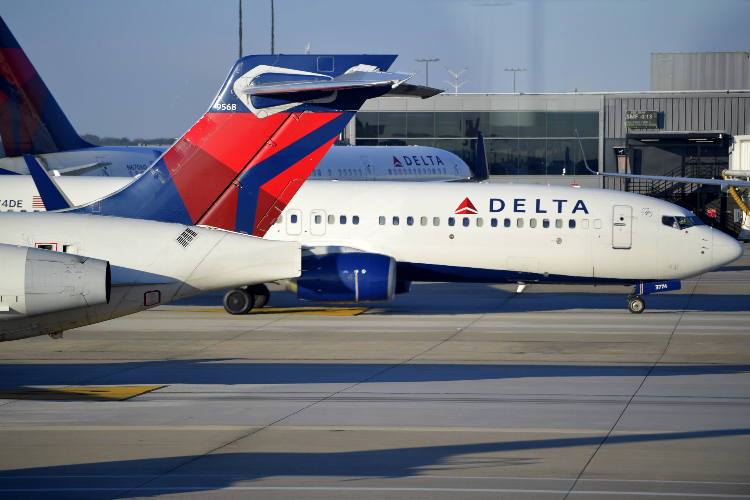 Holiday payoff Atlantabased Delta posts 828M fourth quarter profit