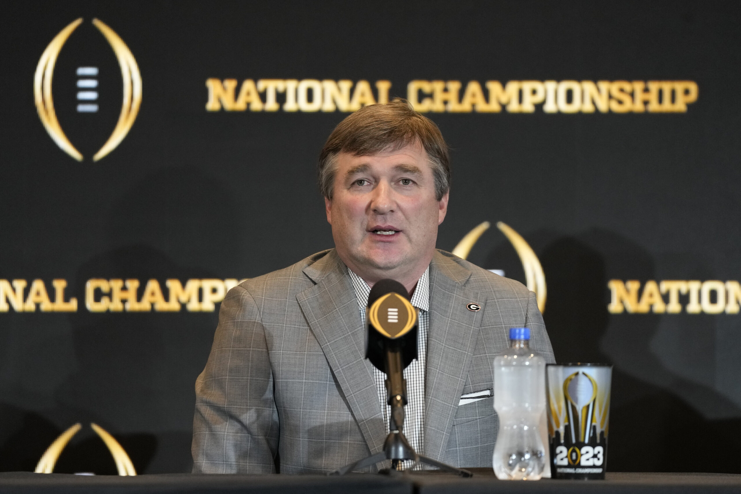 Kirby Smart doesn't close the door on all-white uniforms but says 'it's not  imminent'