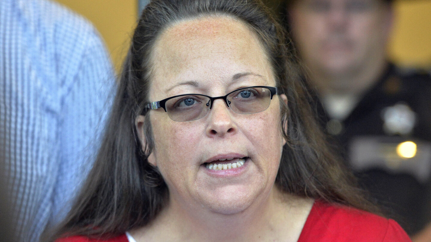 Ex Kentucky Clerk Who Refused To Issue Same Sex Marriage Licenses Must Pay 260000 Wabe