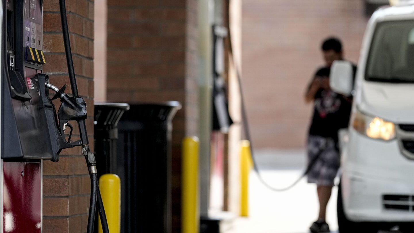 Gas prices have fallen. We could be heading for lows not seen since 2021 – WABE